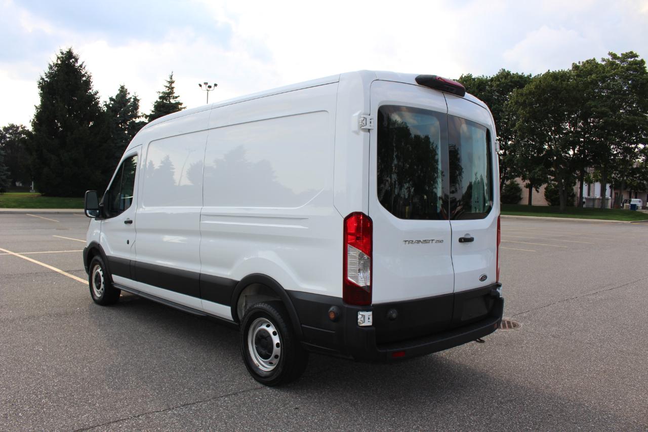 Ford Transit 250 Van Med. Roof w/Sliding Pass. 148-in. WB 2020