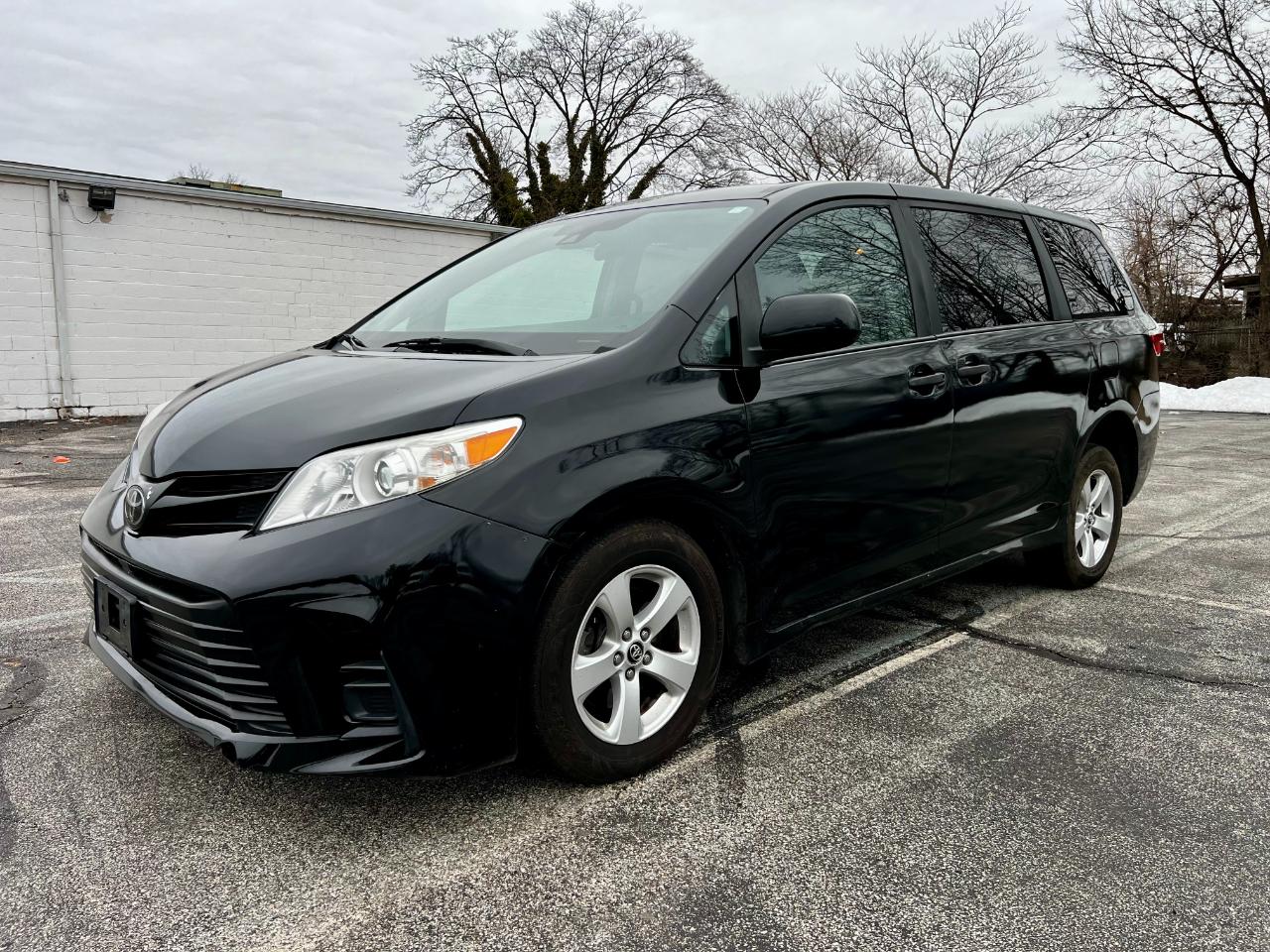 Toyota Sienna LE 7-Passenger Mobility 2019