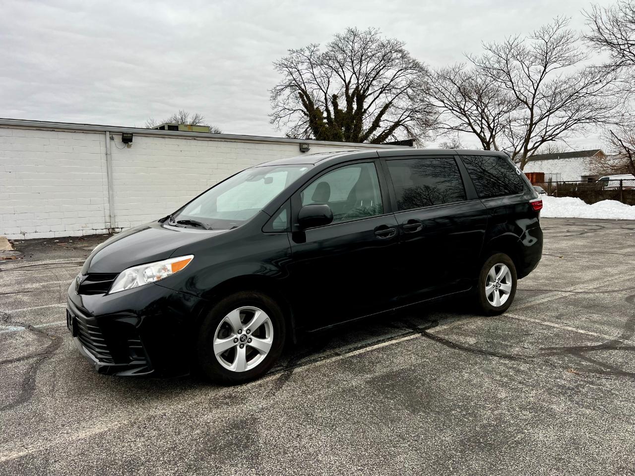 Toyota Sienna LE 7-Passenger Mobility 2019