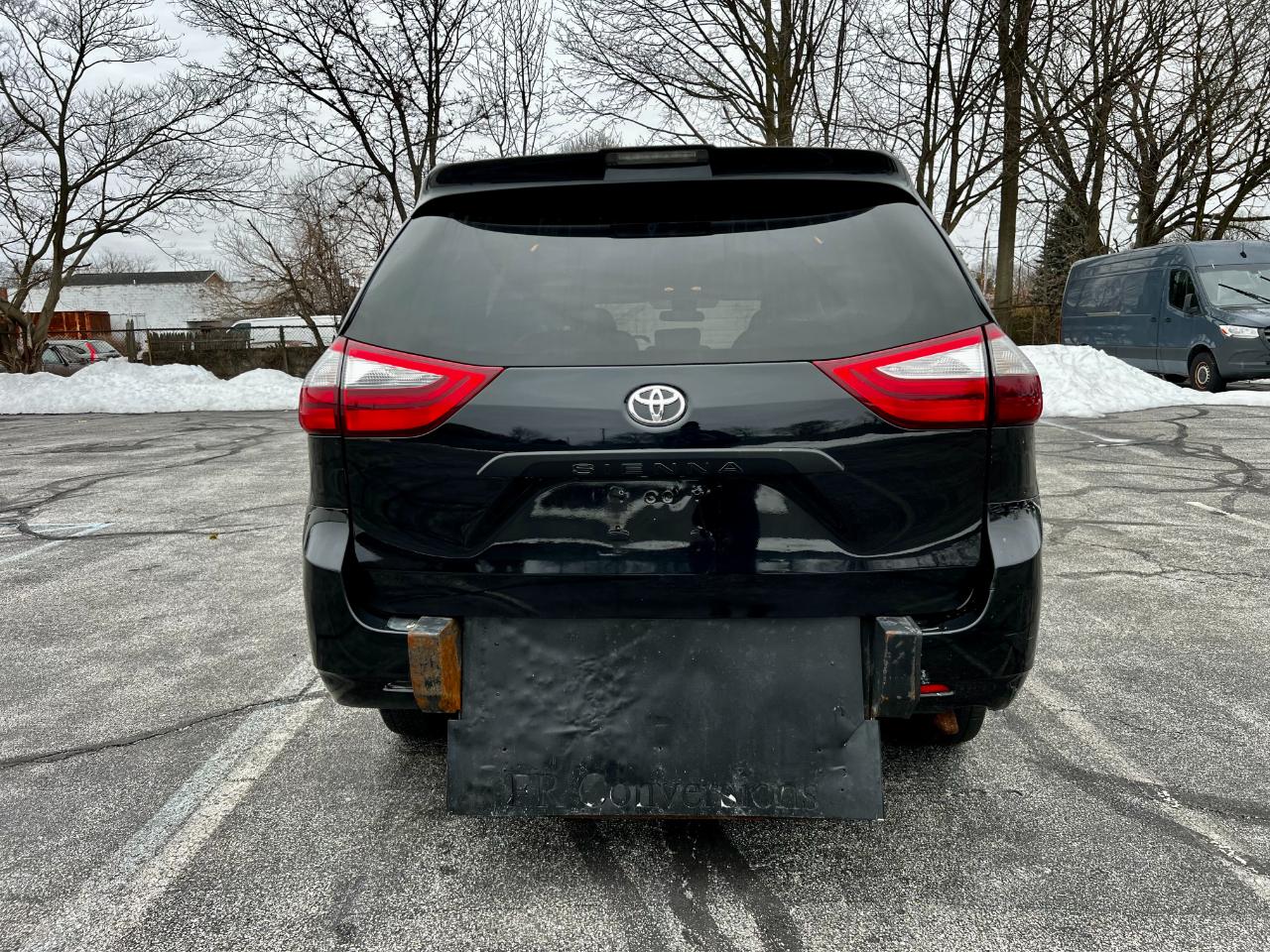 Toyota Sienna LE 7-Passenger Mobility 2019