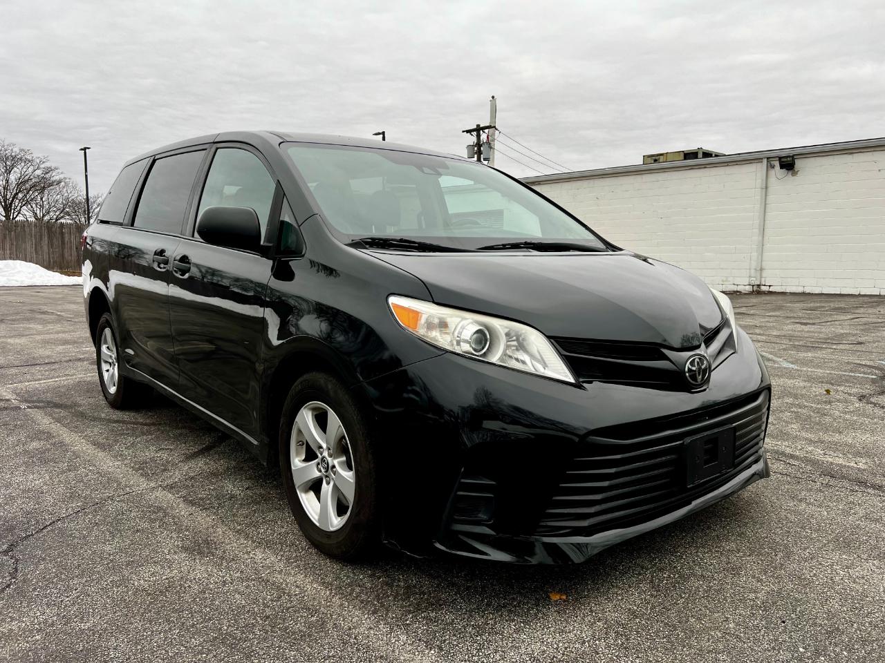 Toyota Sienna LE 7-Passenger Mobility 2019