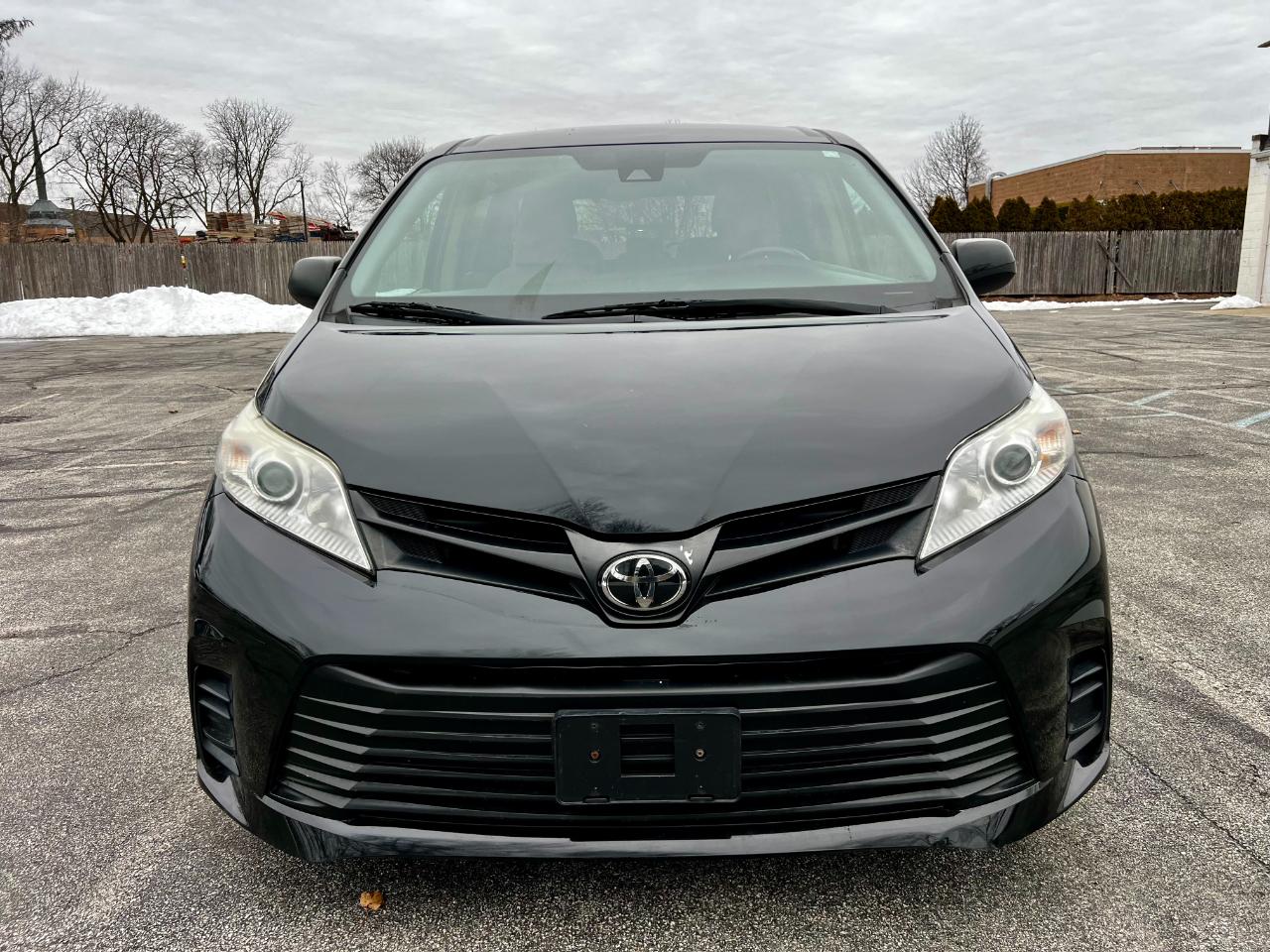 Toyota Sienna LE 7-Passenger Mobility 2019