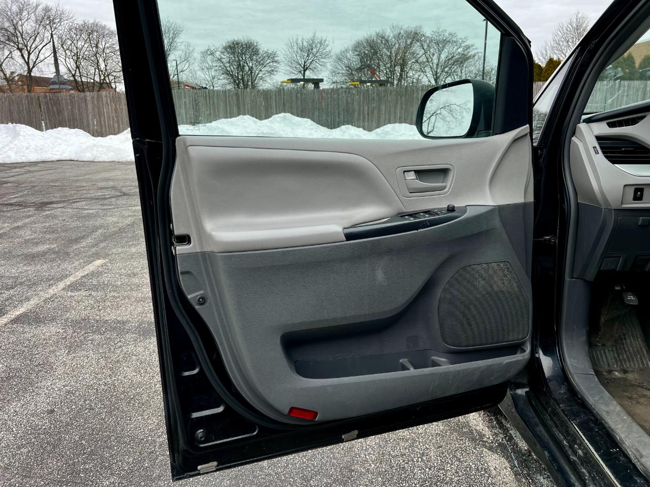 Toyota Sienna LE 7-Passenger Mobility 2019