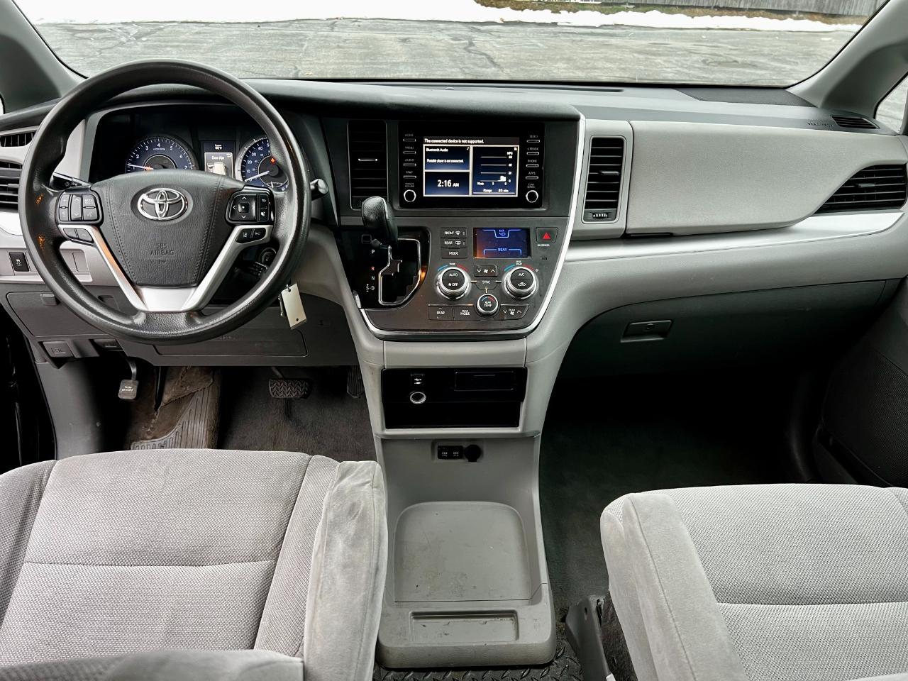 Toyota Sienna LE 7-Passenger Mobility 2019