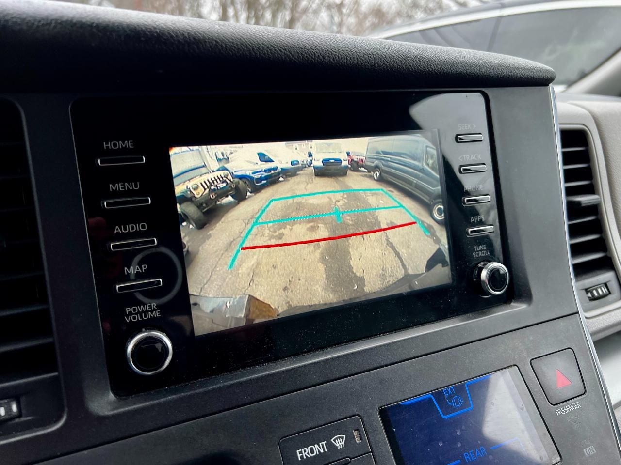 Toyota Sienna LE 7-Passenger Mobility 2019