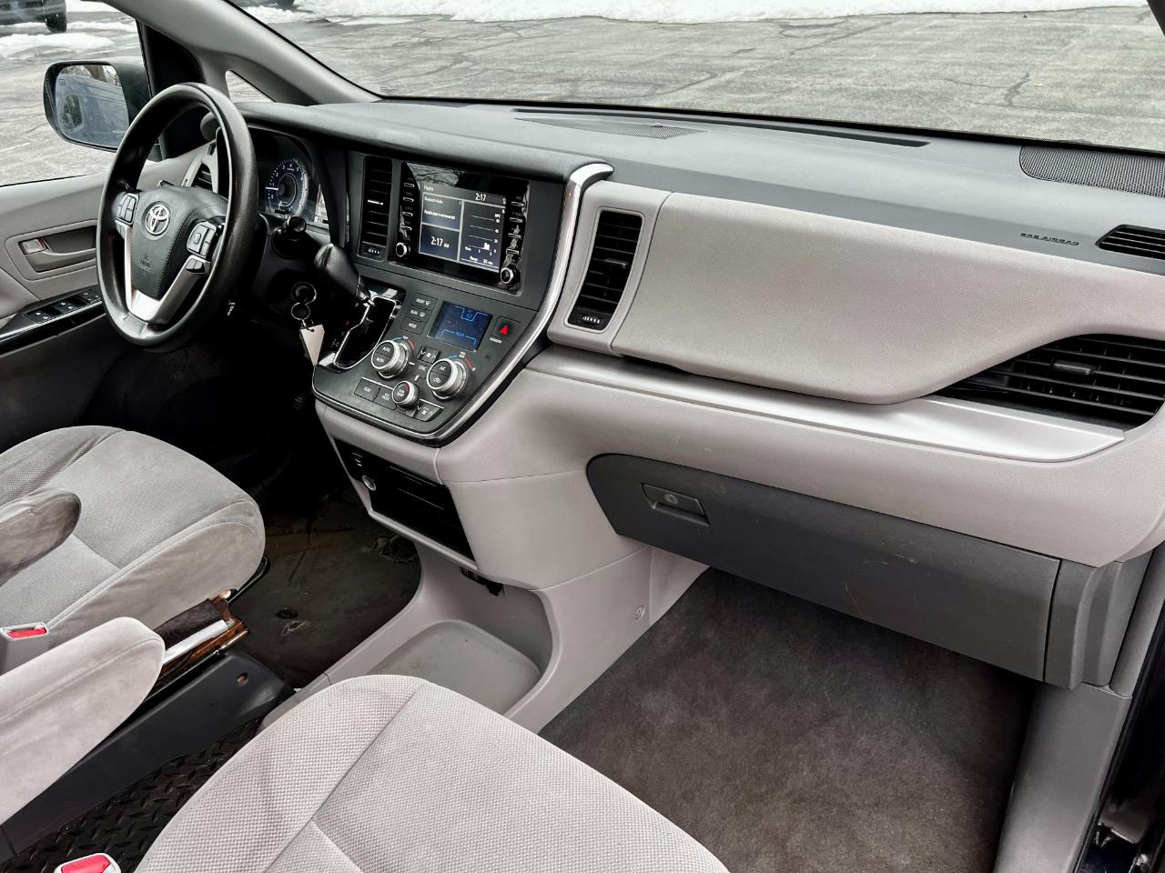 Toyota Sienna LE 7-Passenger Mobility 2019