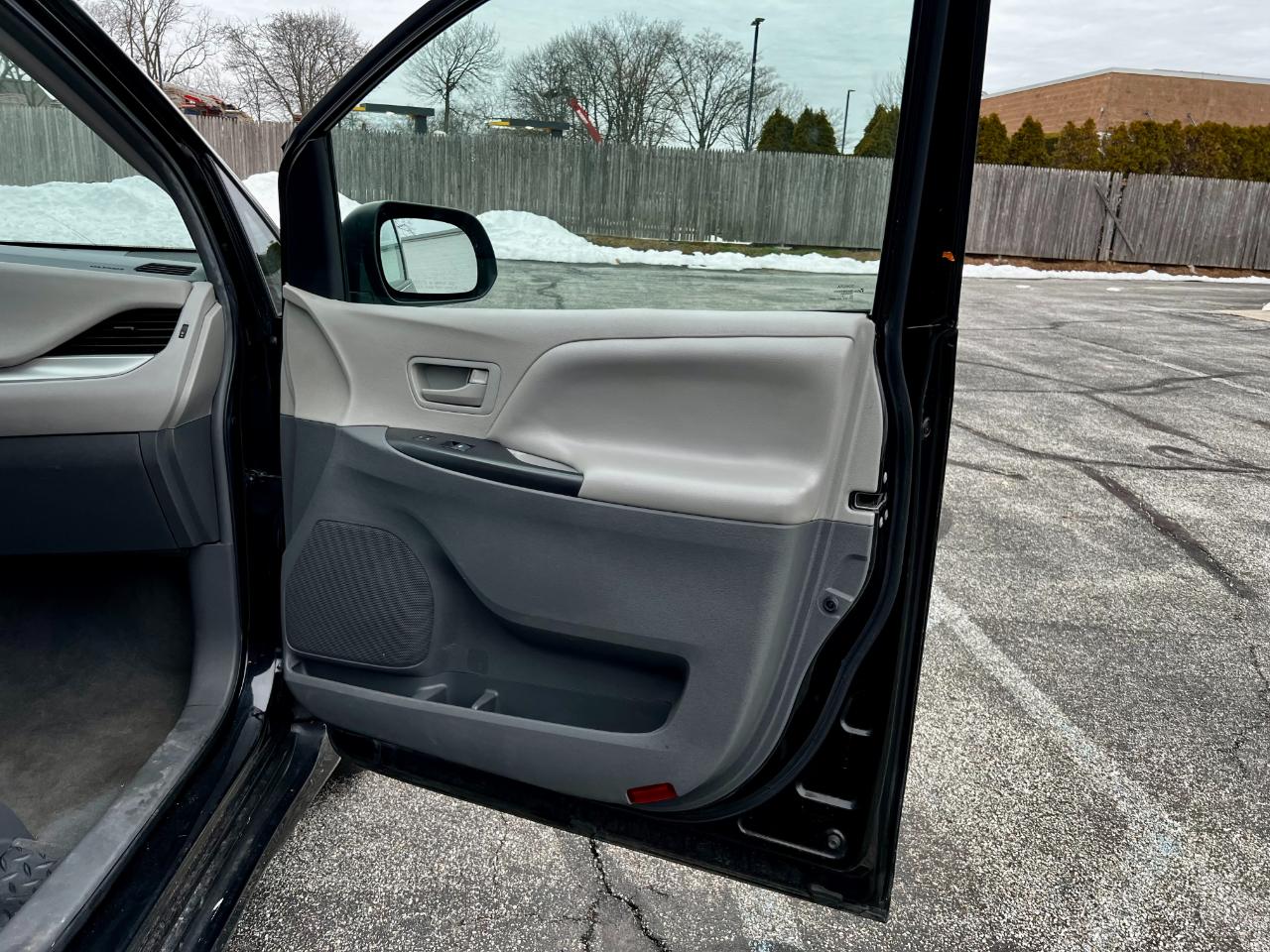 Toyota Sienna LE 7-Passenger Mobility 2019