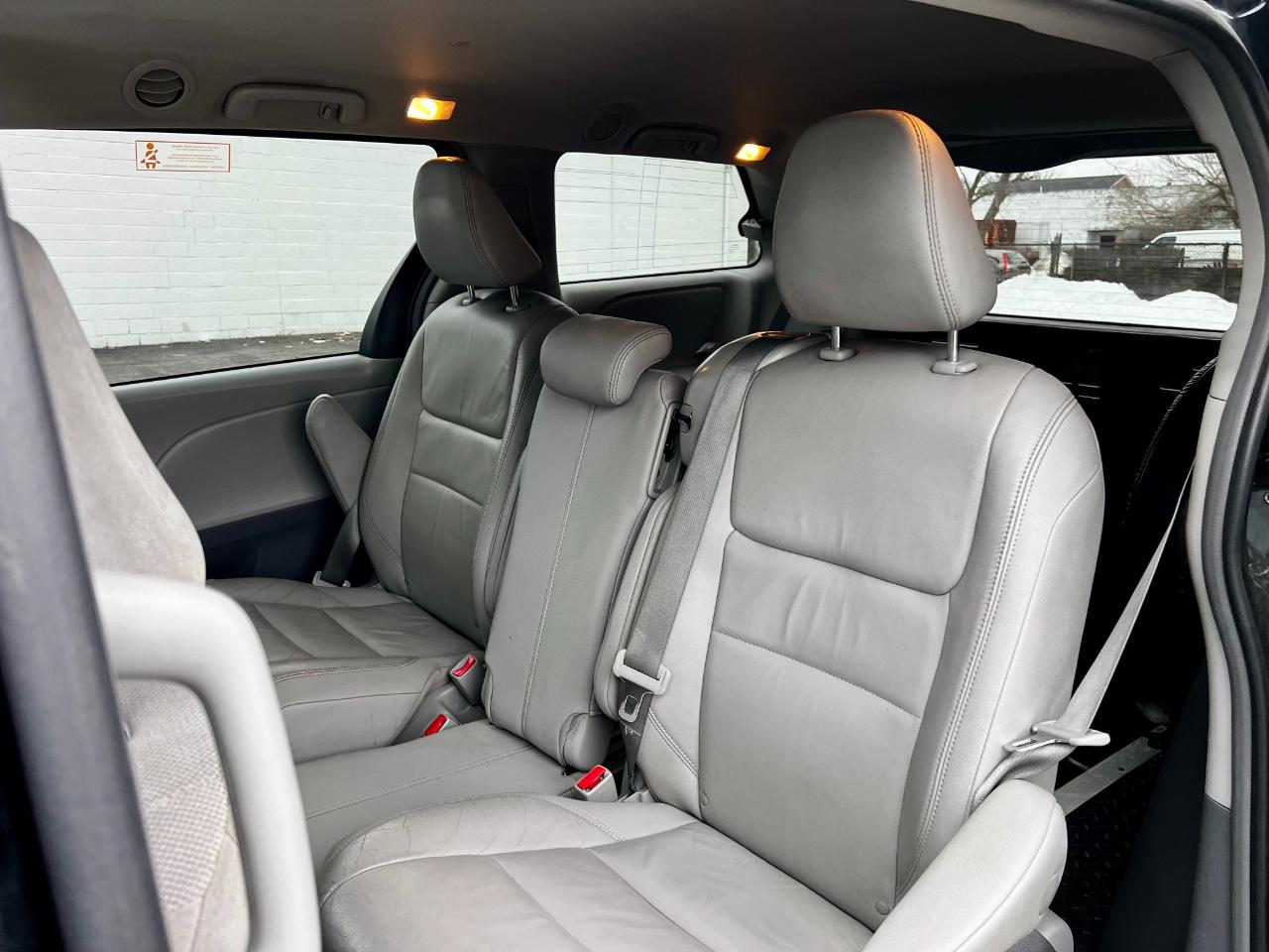 Toyota Sienna LE 7-Passenger Mobility 2019