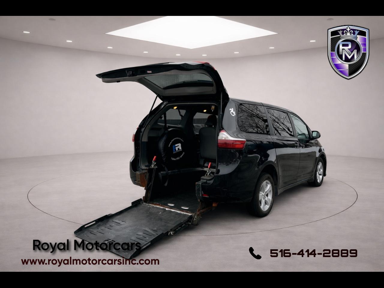 2019 Toyota Sienna LE 7-Passenger Mobility