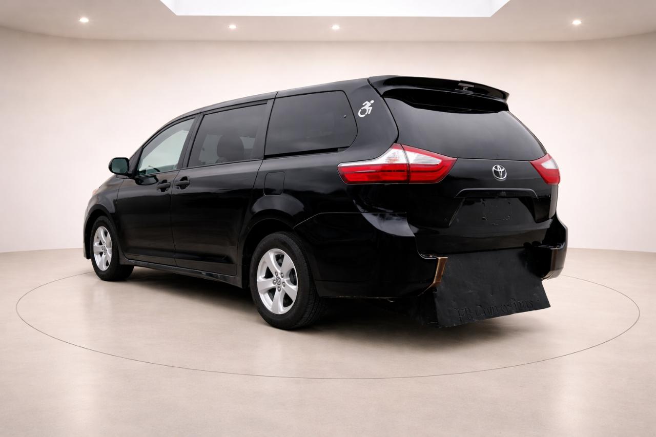 Toyota Sienna LE 7-Passenger Mobility 2019