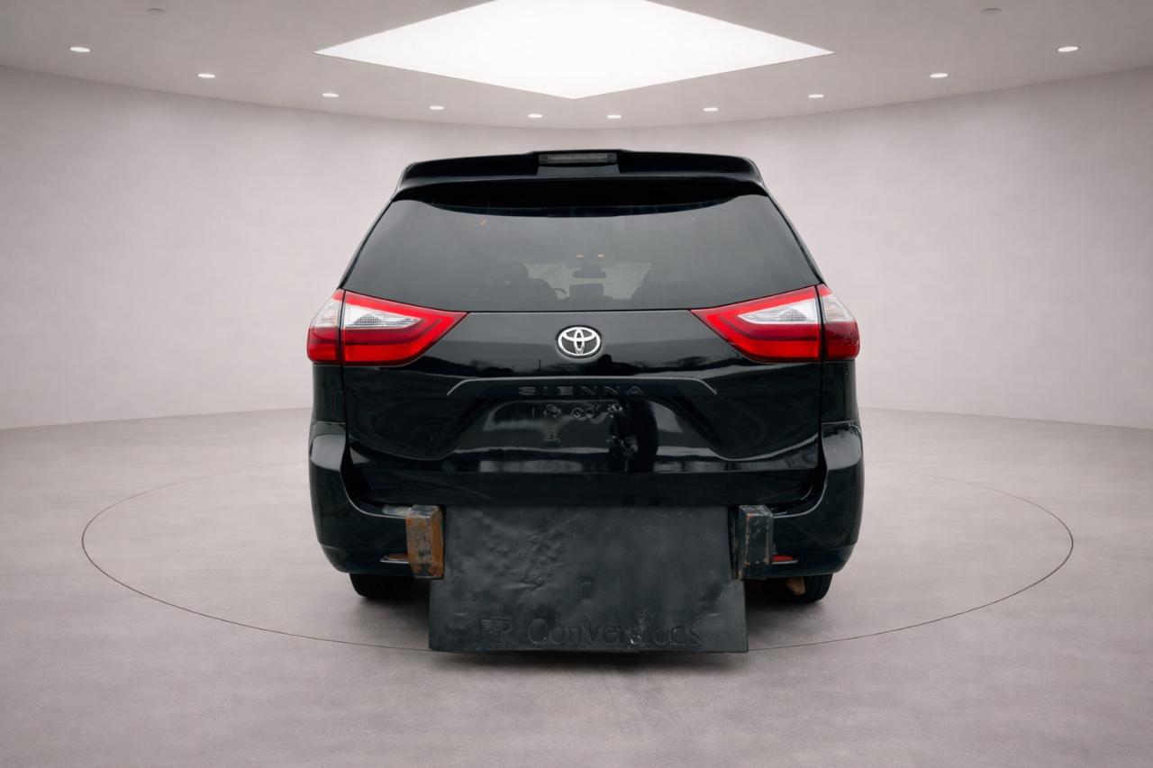 Toyota Sienna LE 7-Passenger Mobility 2019