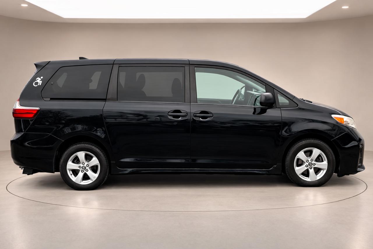 Toyota Sienna LE 7-Passenger Mobility 2019