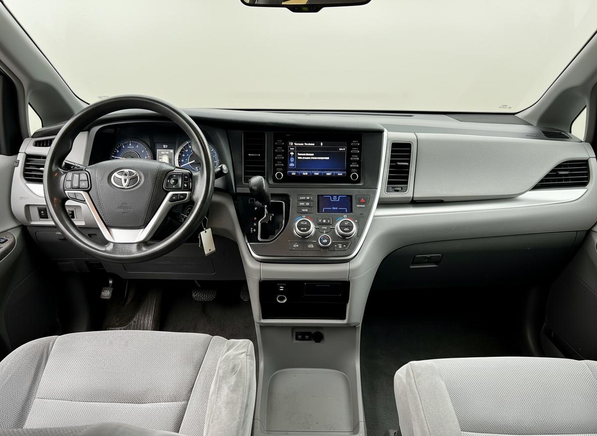 Toyota Sienna LE 7-Passenger Mobility 2019