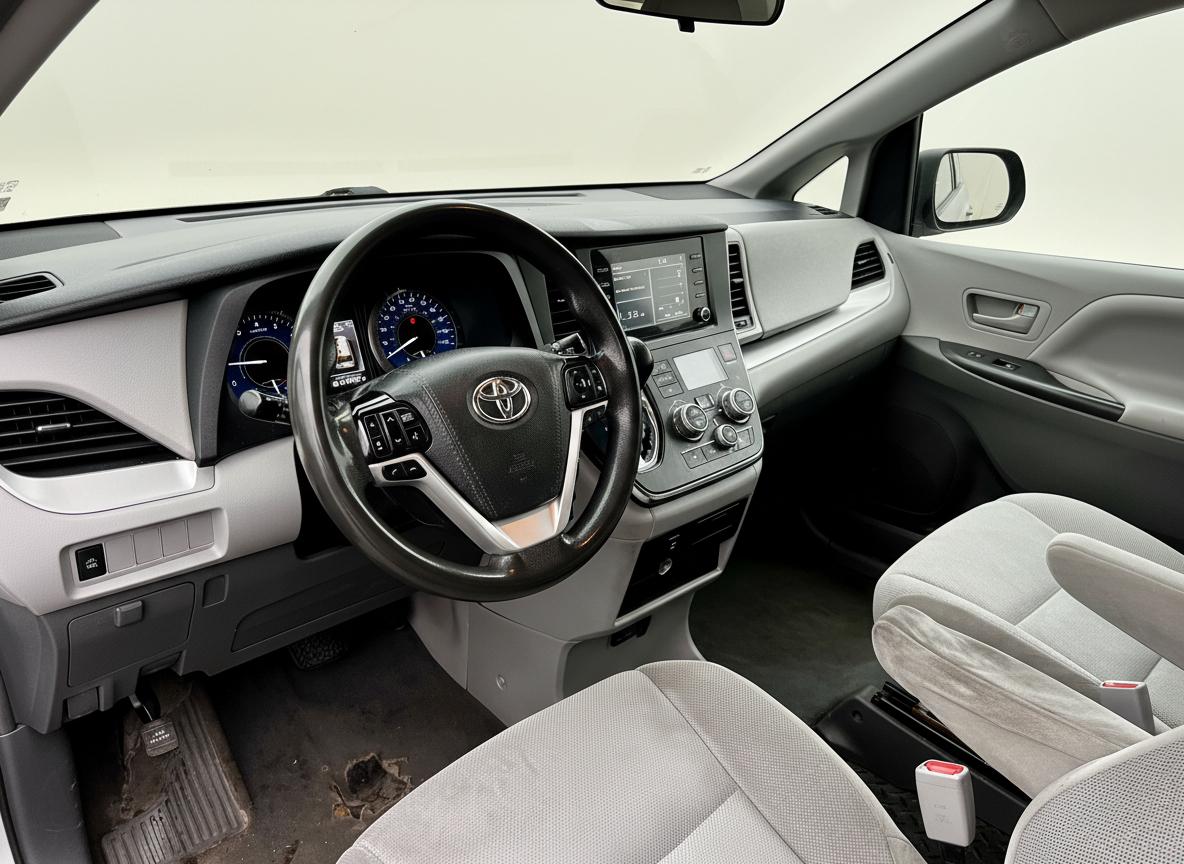 Toyota Sienna LE 7-Passenger Mobility 2019