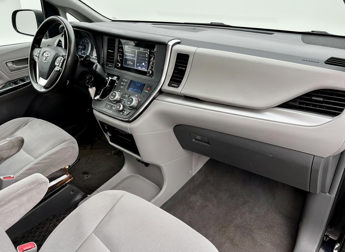 Toyota Sienna LE 7-Passenger Mobility 2019
