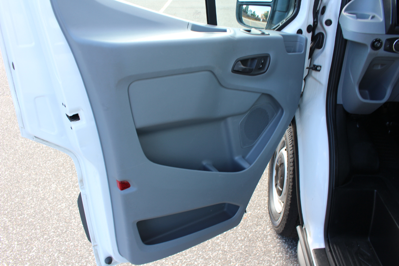 2018 Ford Transit XLT photo 9