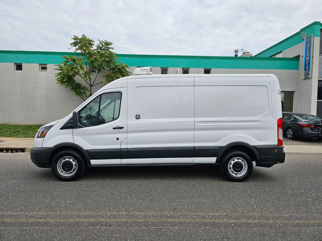 2018 Ford Transit Van photo 2