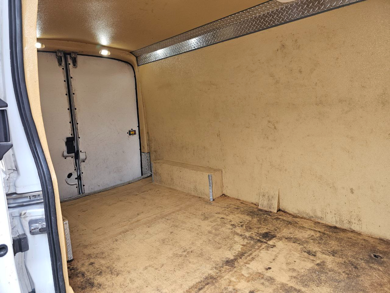 Ford Transit 250 Van Med. Roof w/Sliding Pass. 148-in. WB 2018