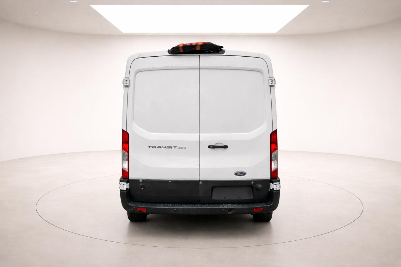 Ford Transit 250 Van Med. Roof w/Sliding Pass. 148-in. WB 2018
