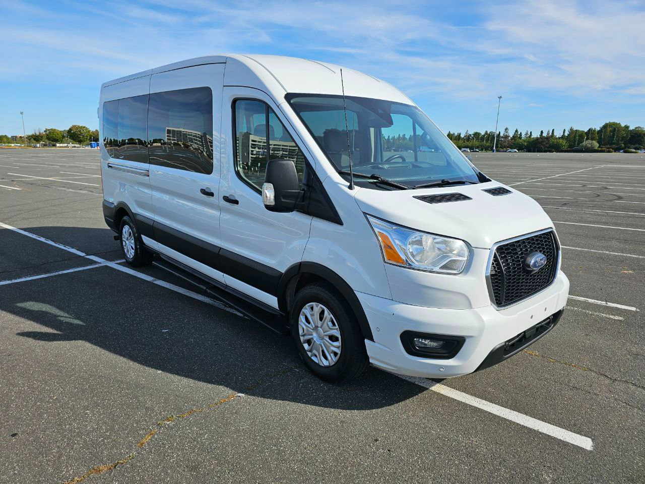 2021 Ford Transit XLT photo 4