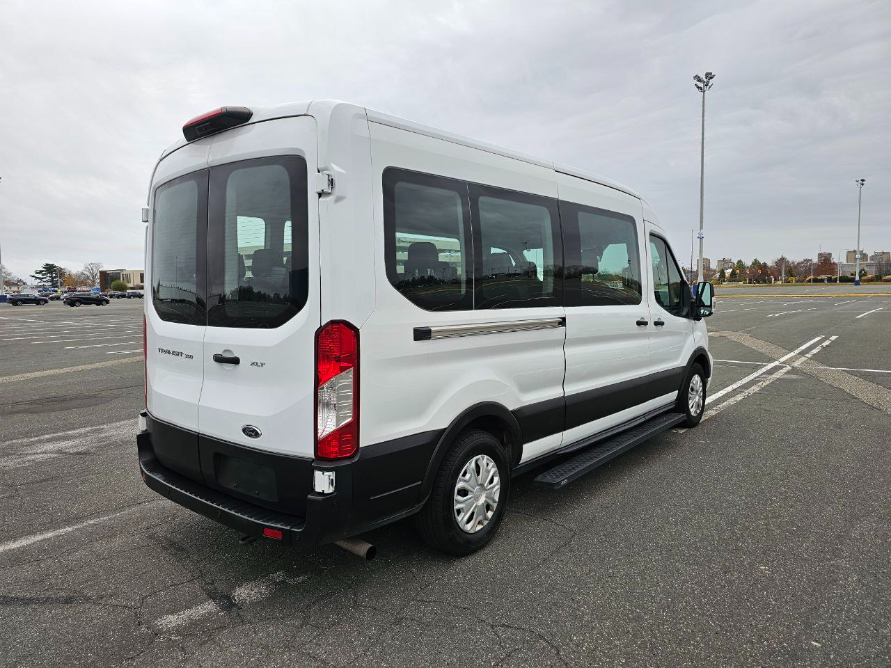 2023 Ford Transit XLT photo 3