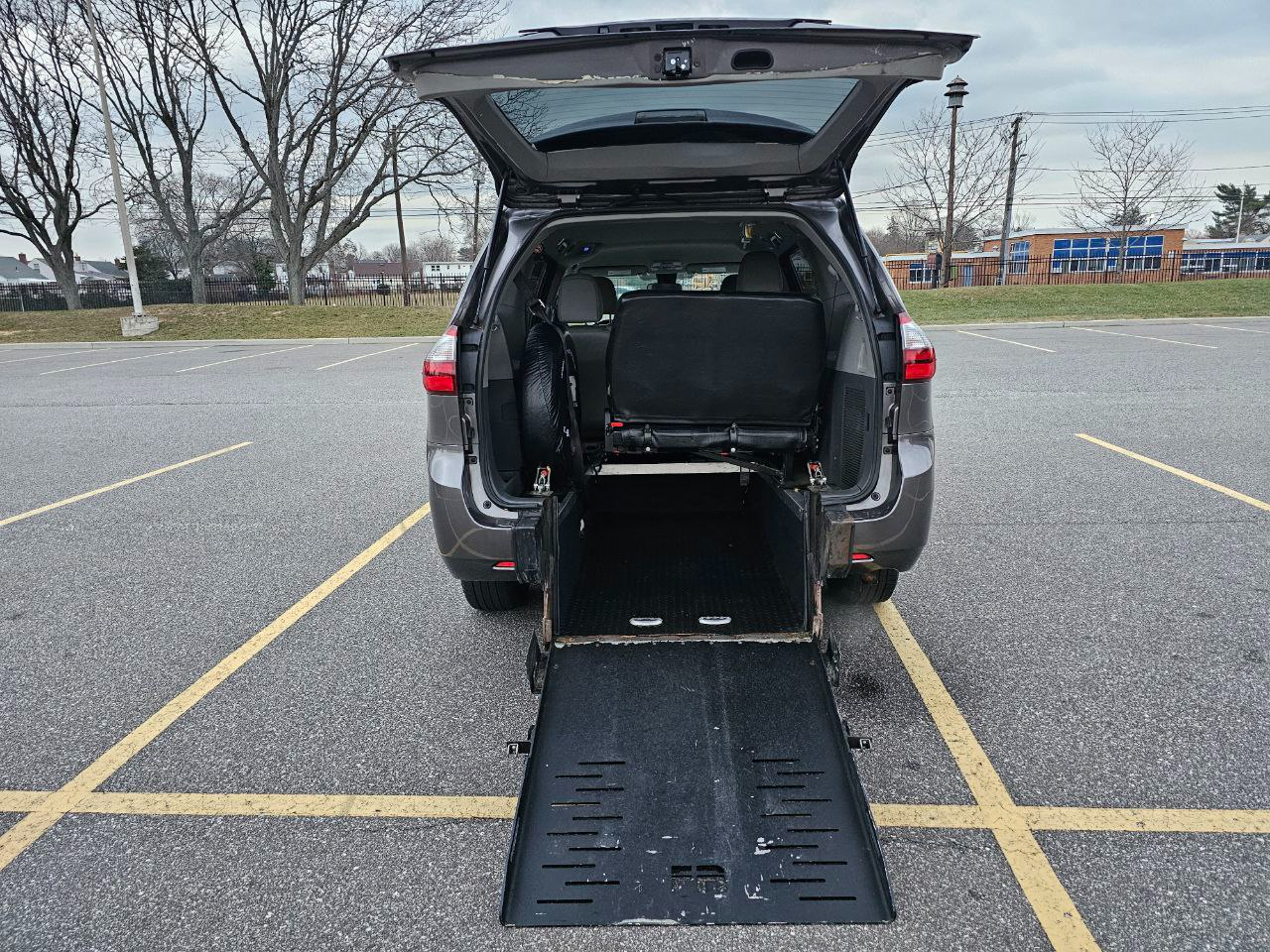 Toyota Sienna LE 7-Passenger Mobility 2020