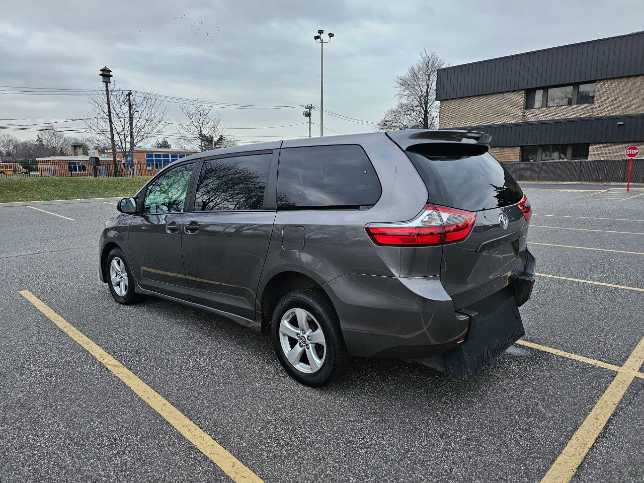 Toyota Sienna LE 7-Passenger Mobility 2020