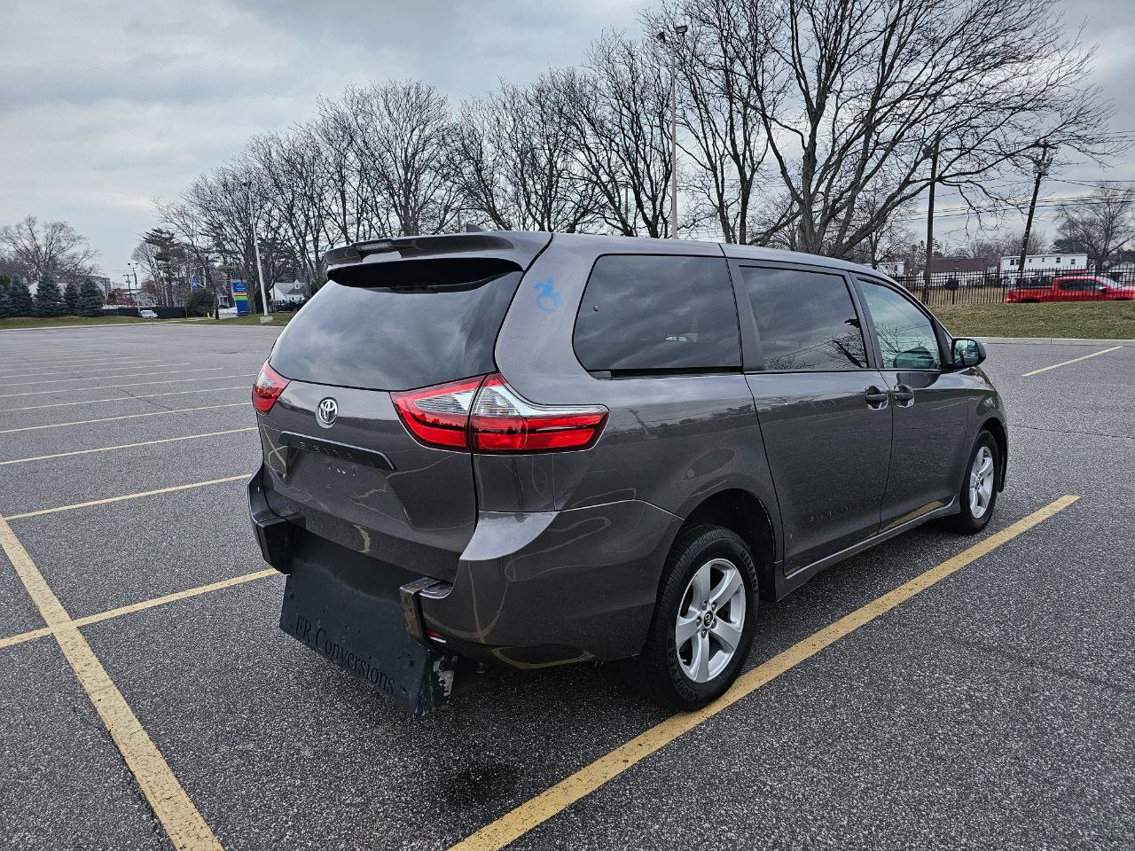 Toyota Sienna LE 7-Passenger Mobility 2020