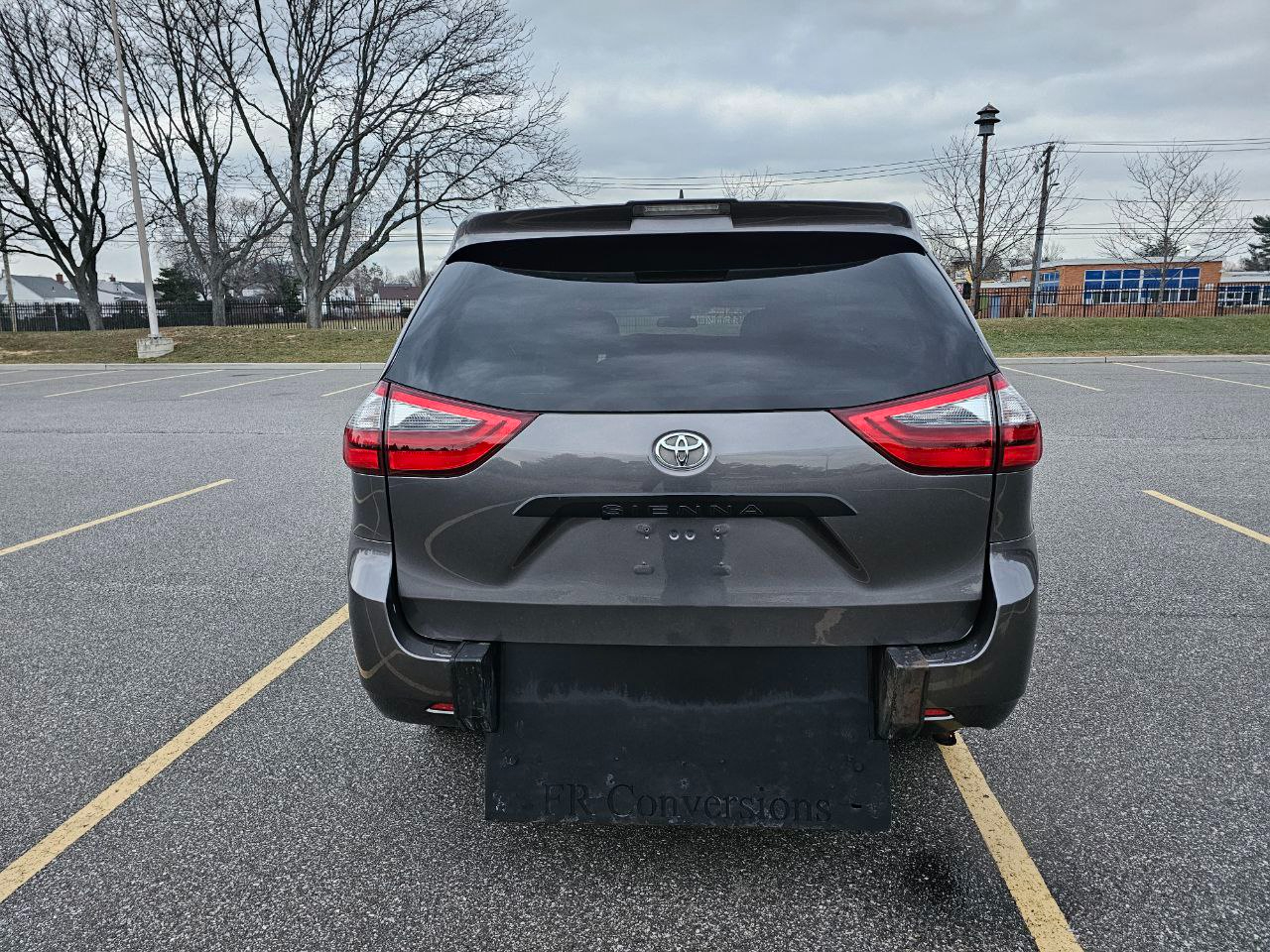 Toyota Sienna LE 7-Passenger Mobility 2020