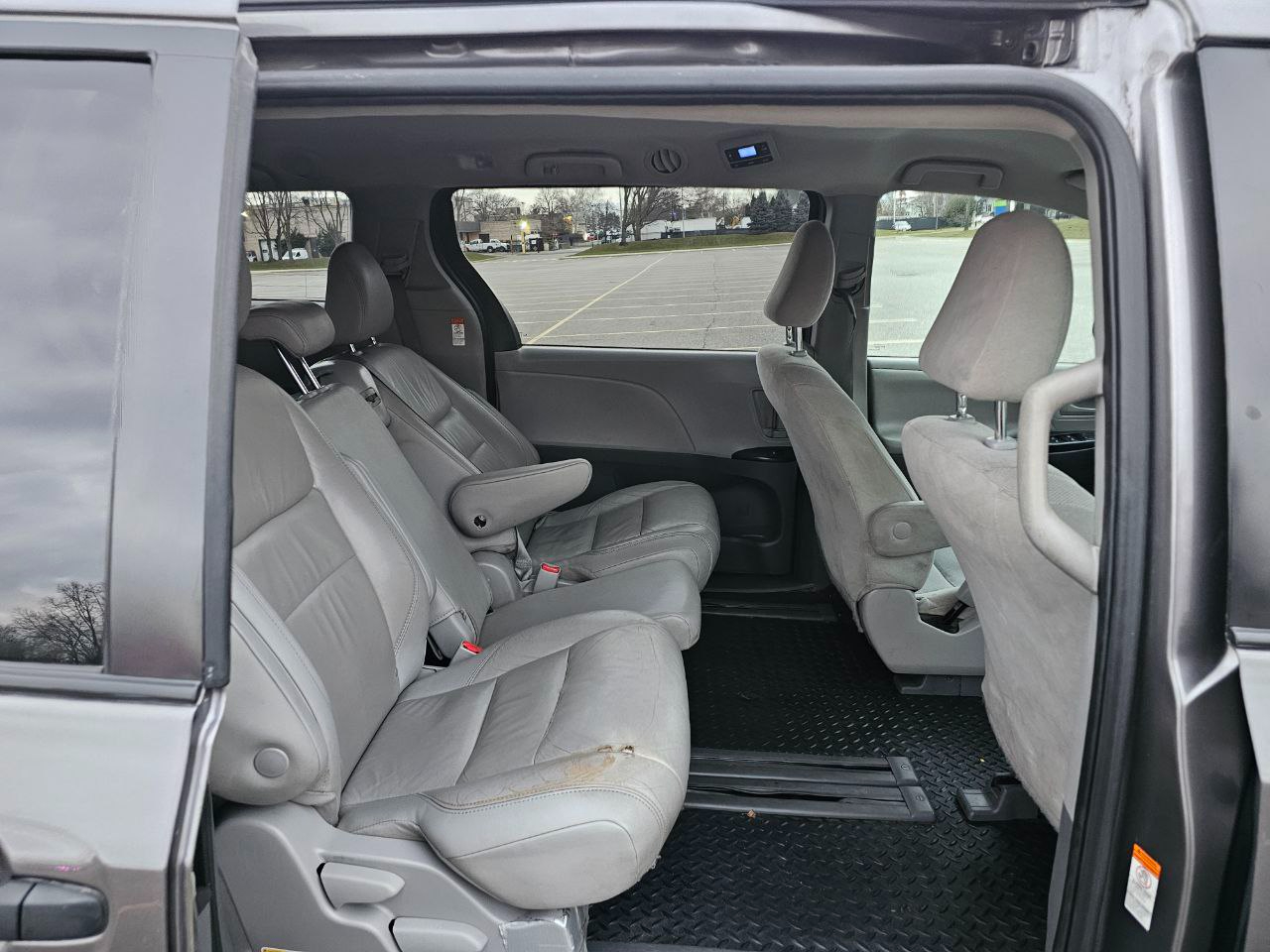 Toyota Sienna LE 7-Passenger Mobility 2020