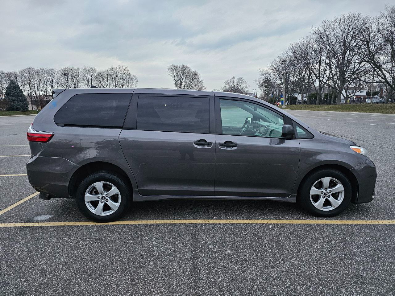 Toyota Sienna LE 7-Passenger Mobility 2020
