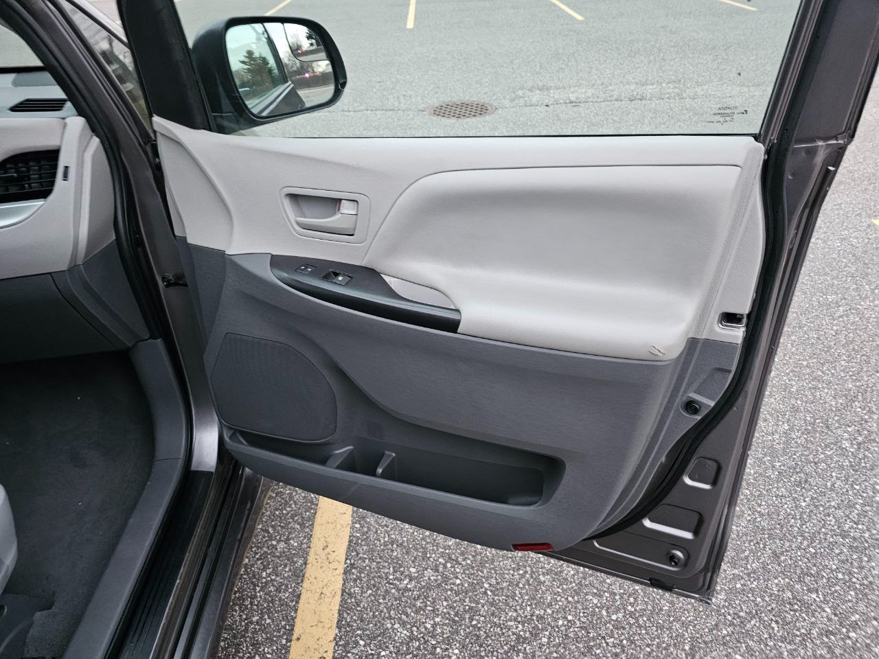 Toyota Sienna LE 7-Passenger Mobility 2020