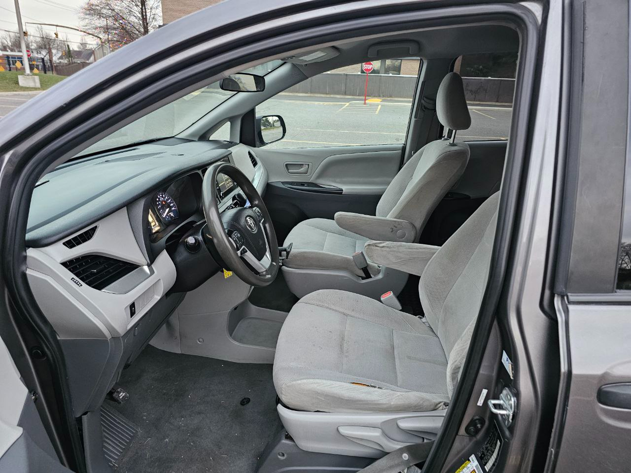 Toyota Sienna LE 7-Passenger Mobility 2020