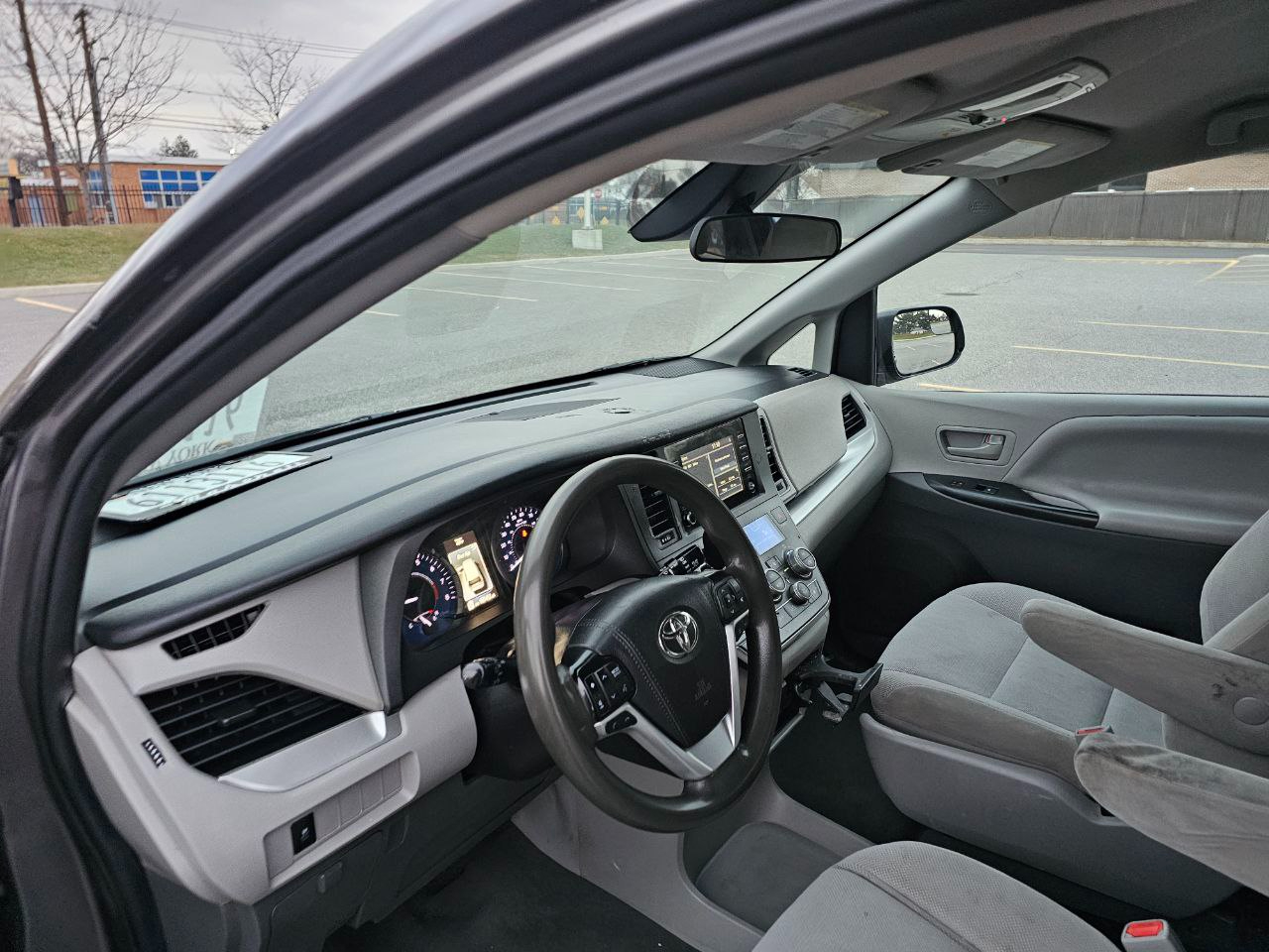 Toyota Sienna LE 7-Passenger Mobility 2020