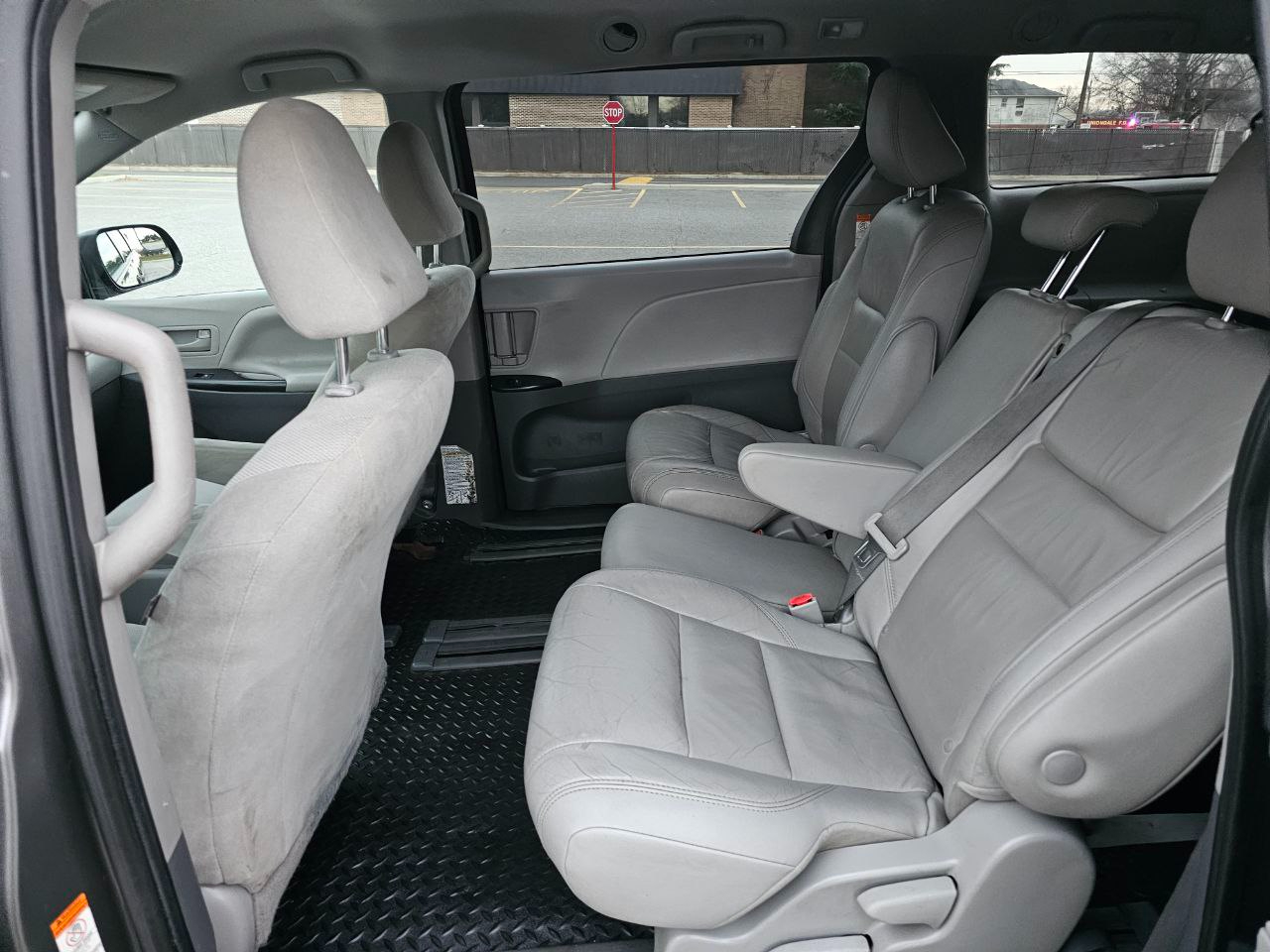 Toyota Sienna LE 7-Passenger Mobility 2020