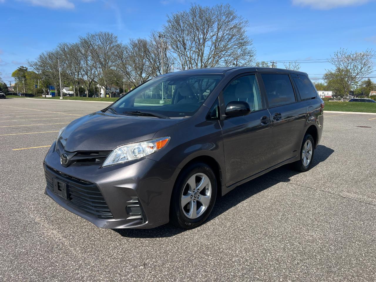 Toyota Sienna LE 7-Passenger Mobility 2020