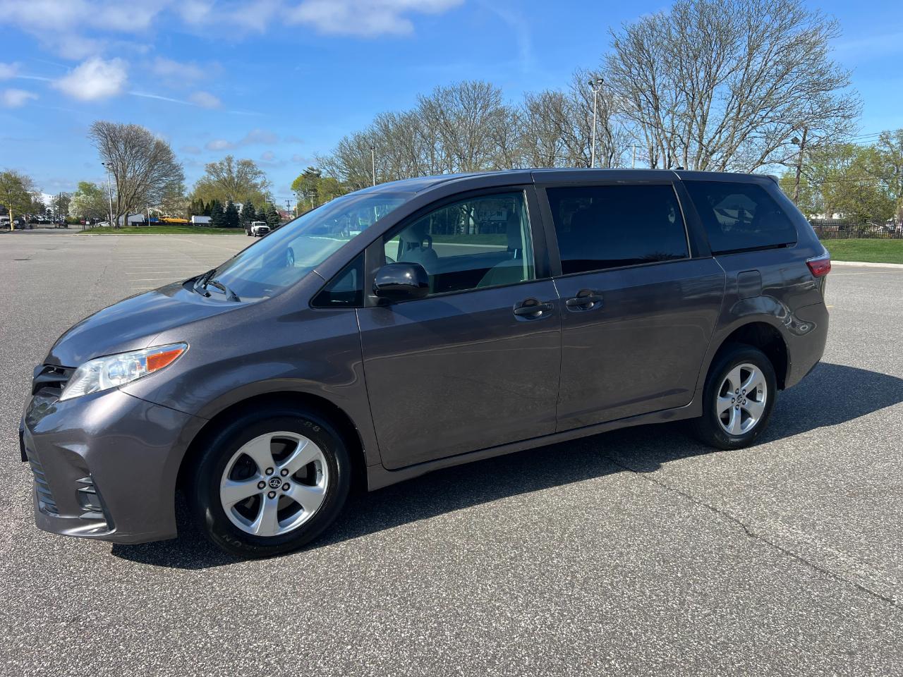 Toyota Sienna LE 7-Passenger Mobility 2020