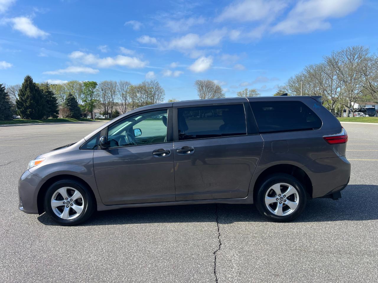 Toyota Sienna LE 7-Passenger Mobility 2020