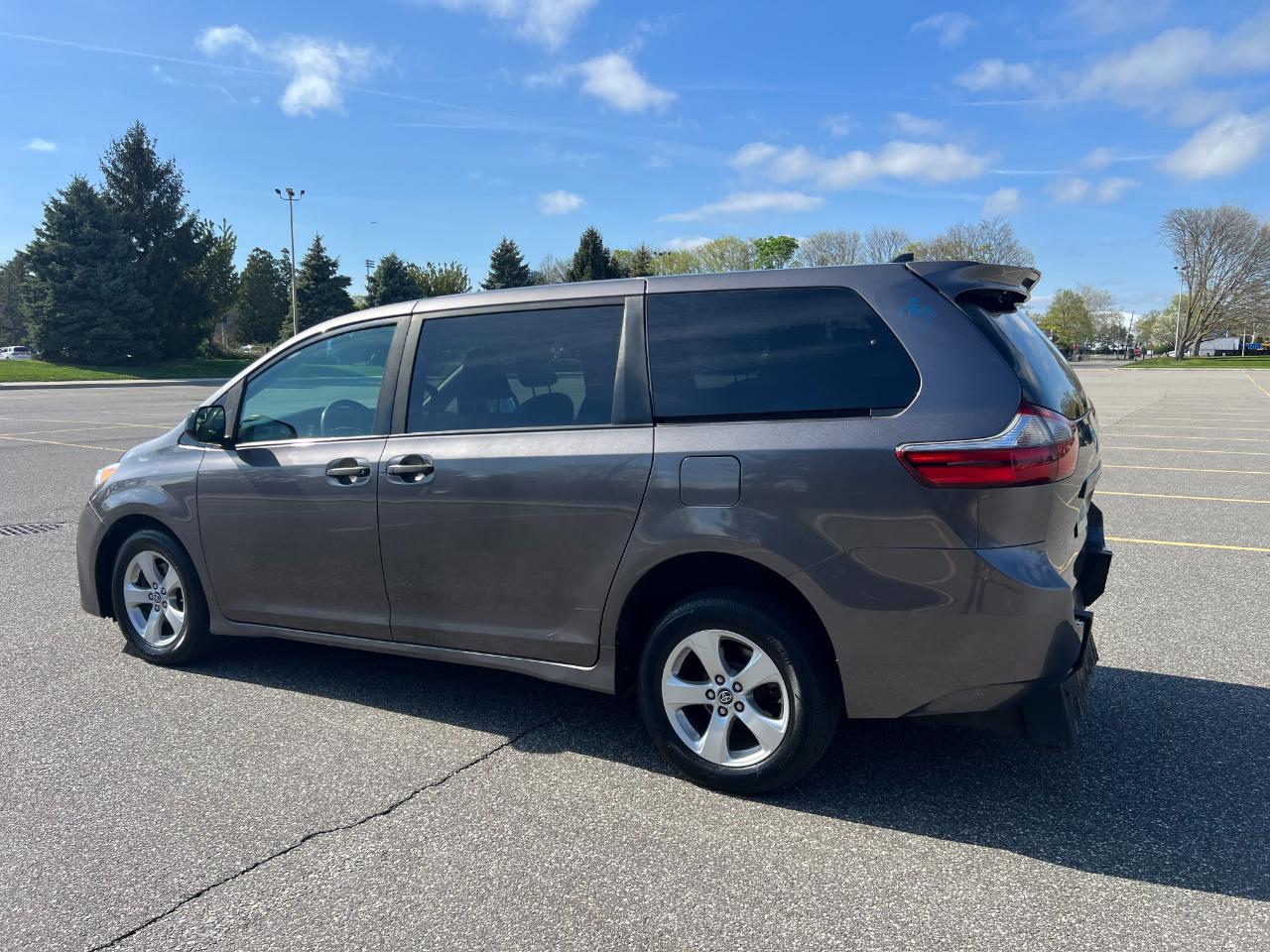 Toyota Sienna LE 7-Passenger Mobility 2020