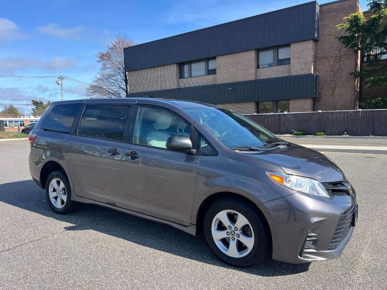 Toyota Sienna LE 7-Passenger Mobility 2020
