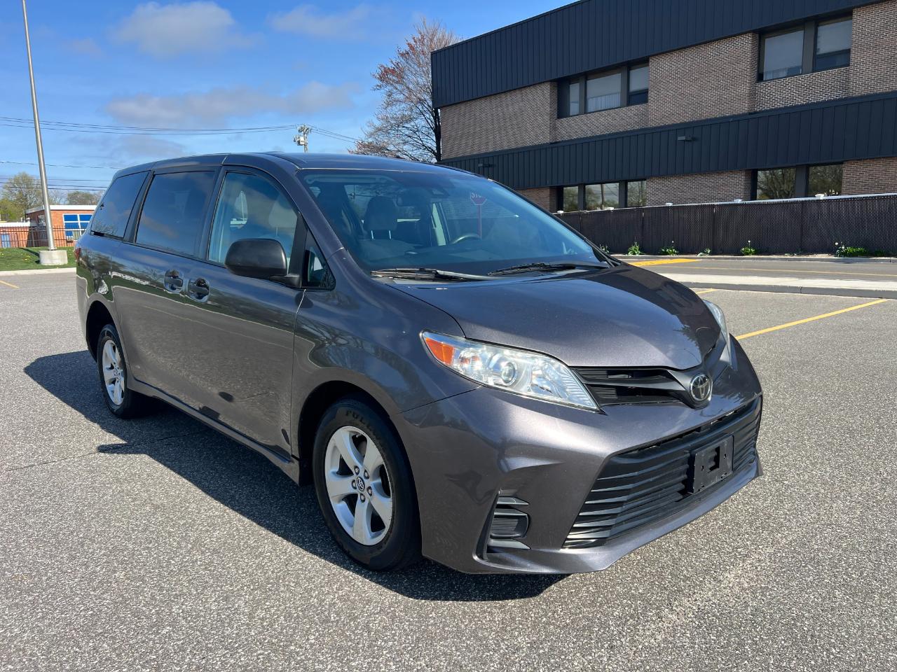 Toyota Sienna LE 7-Passenger Mobility 2020