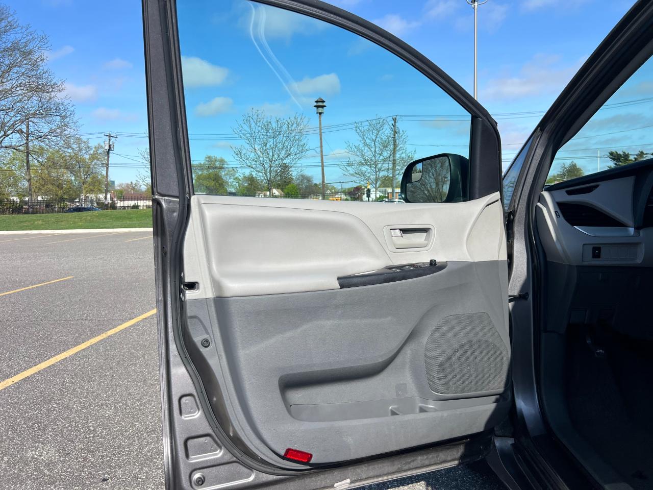 Toyota Sienna LE 7-Passenger Mobility 2020