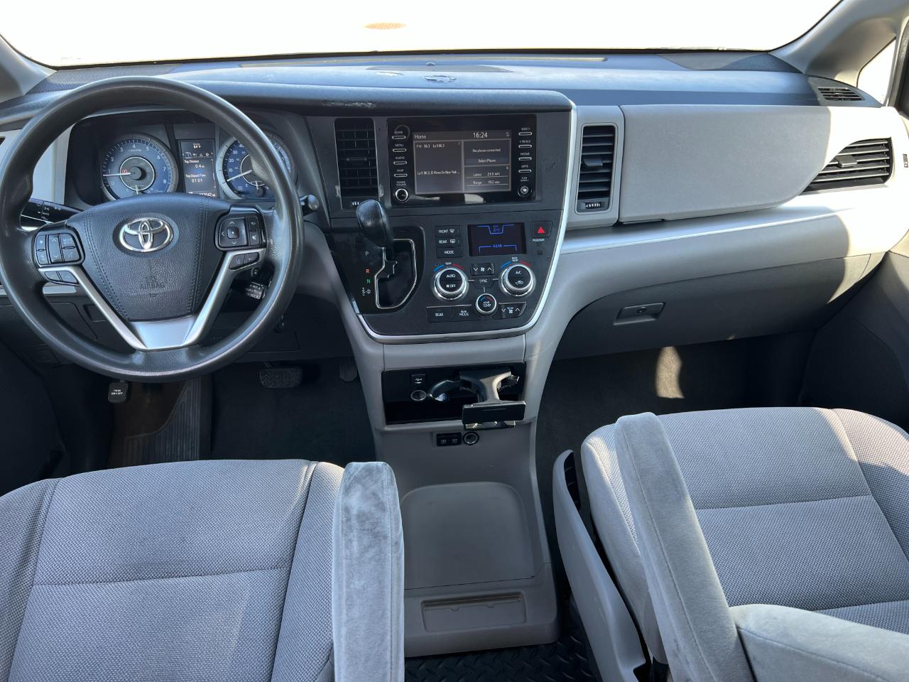 Toyota Sienna LE 7-Passenger Mobility 2020