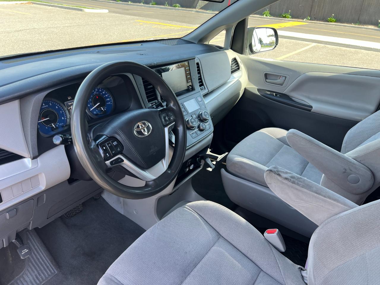 Toyota Sienna LE 7-Passenger Mobility 2020