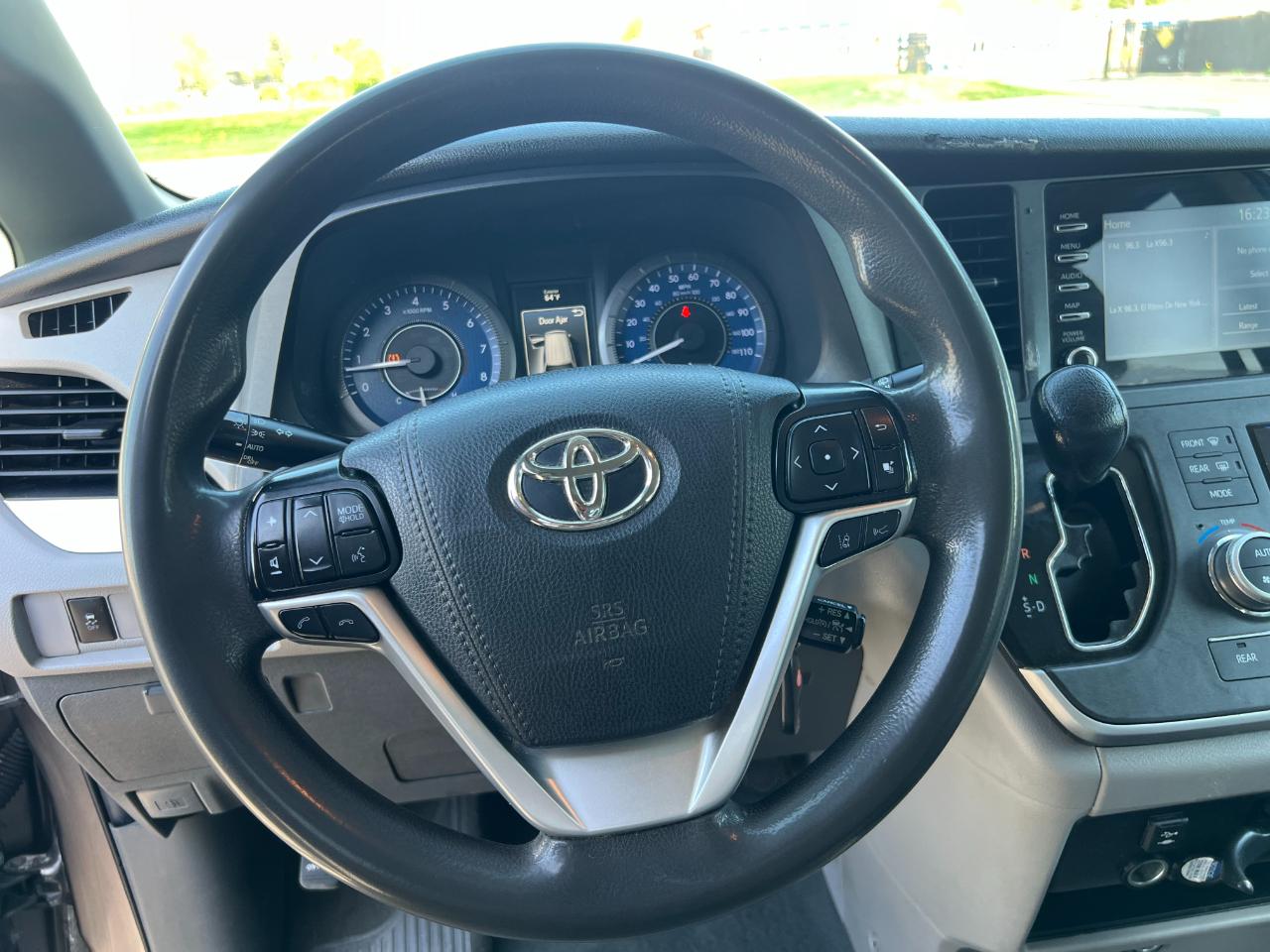 Toyota Sienna LE 7-Passenger Mobility 2020