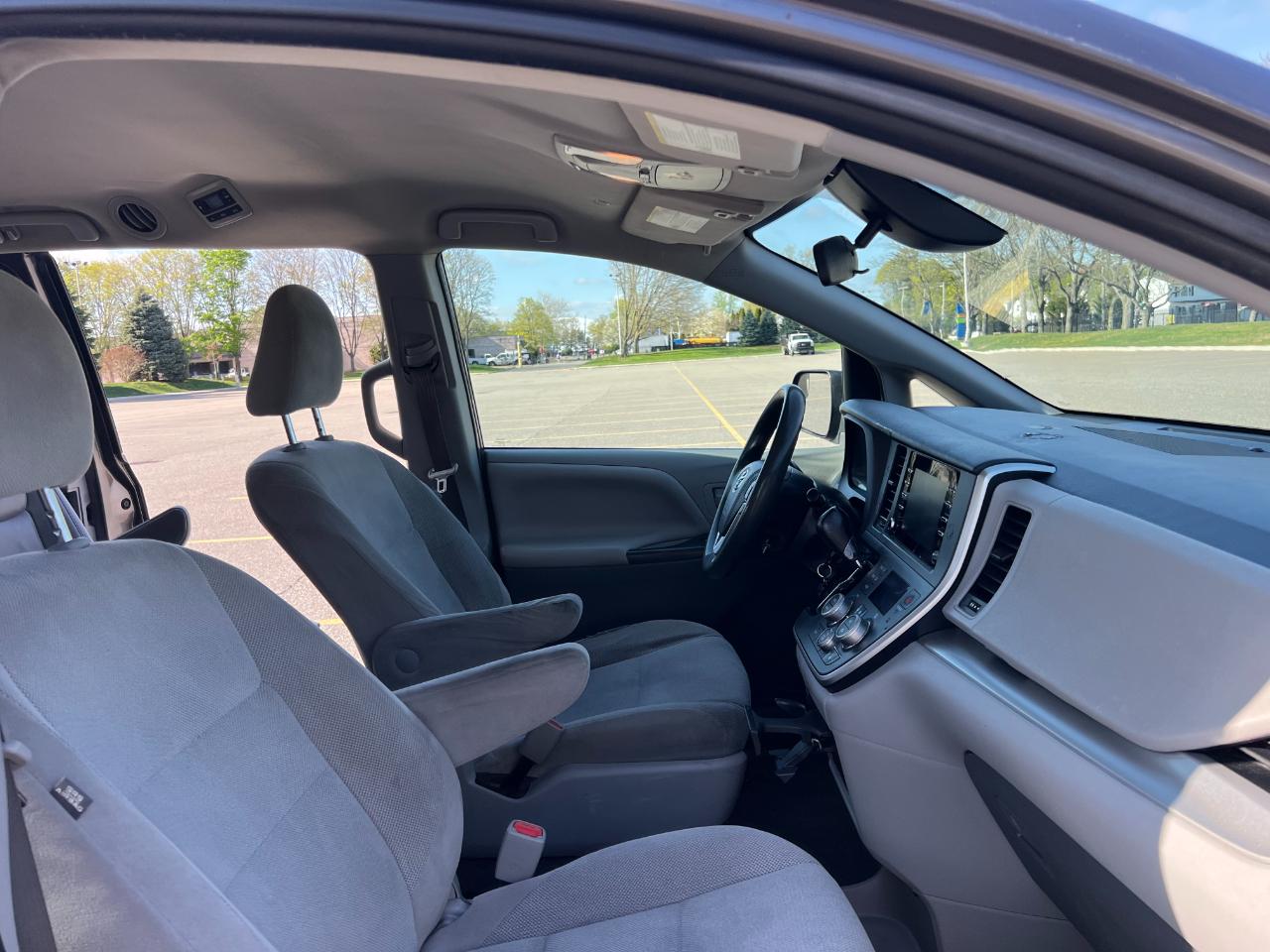 Toyota Sienna LE 7-Passenger Mobility 2020