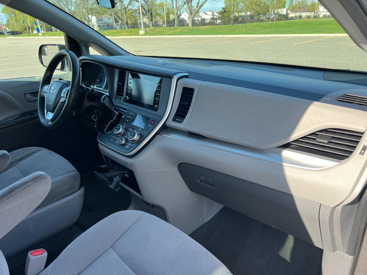 Toyota Sienna LE 7-Passenger Mobility 2020