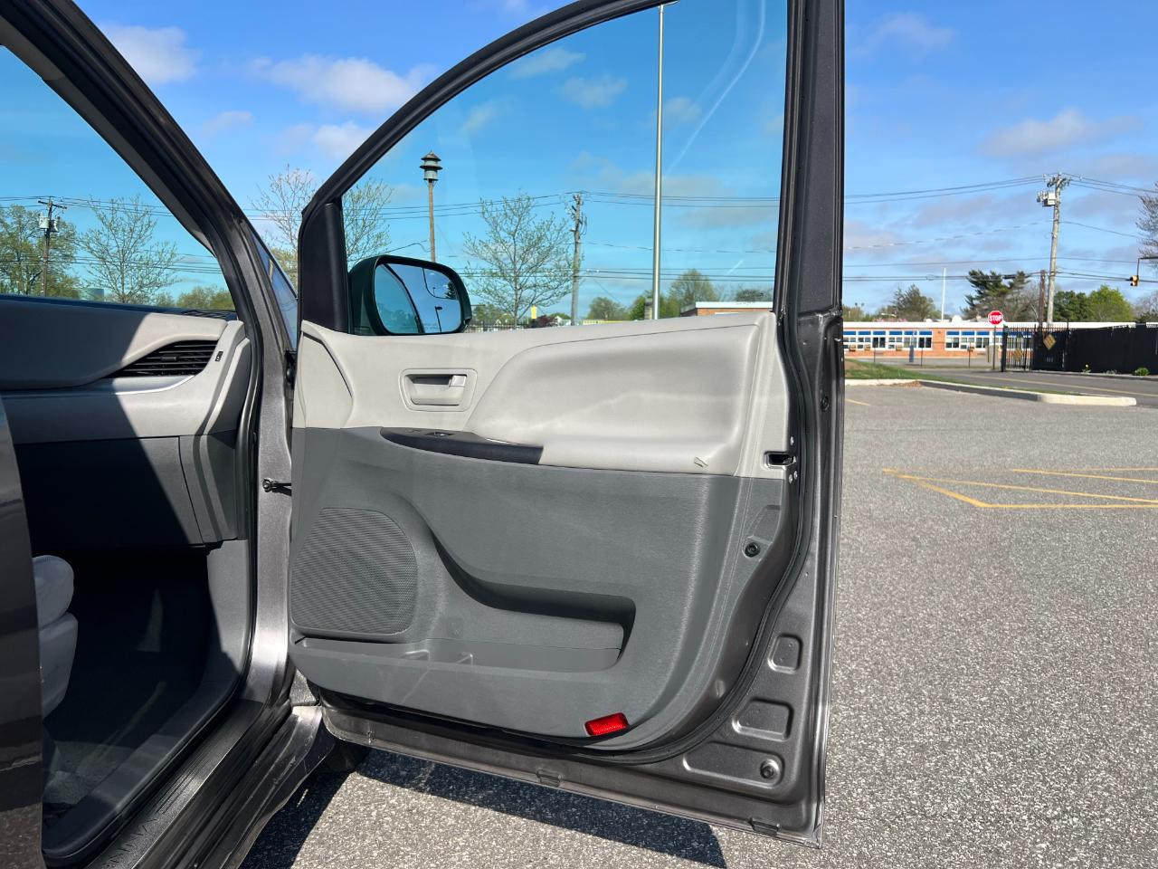 Toyota Sienna LE 7-Passenger Mobility 2020