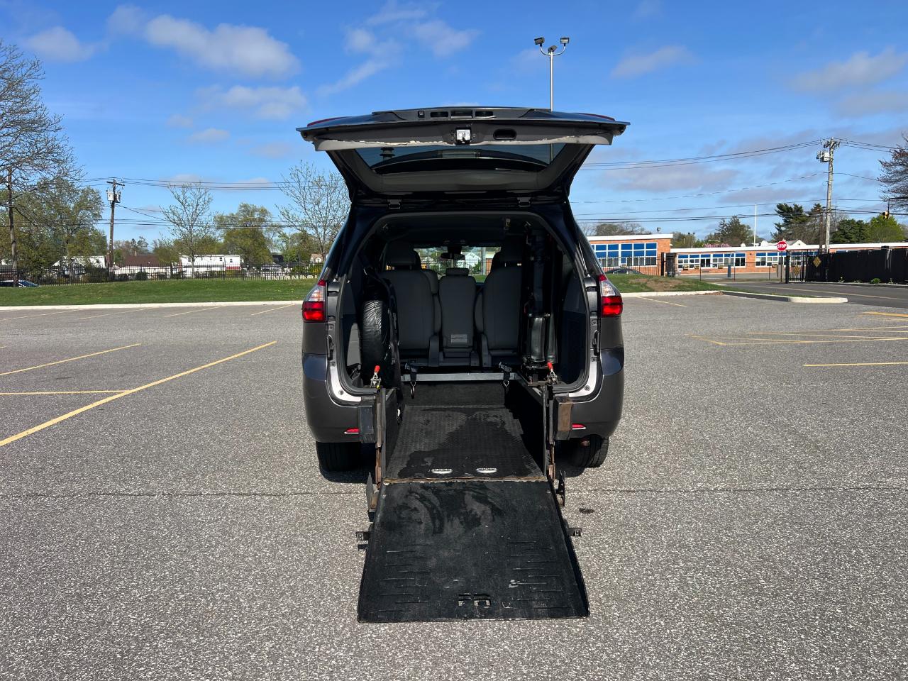 Toyota Sienna LE 7-Passenger Mobility 2020