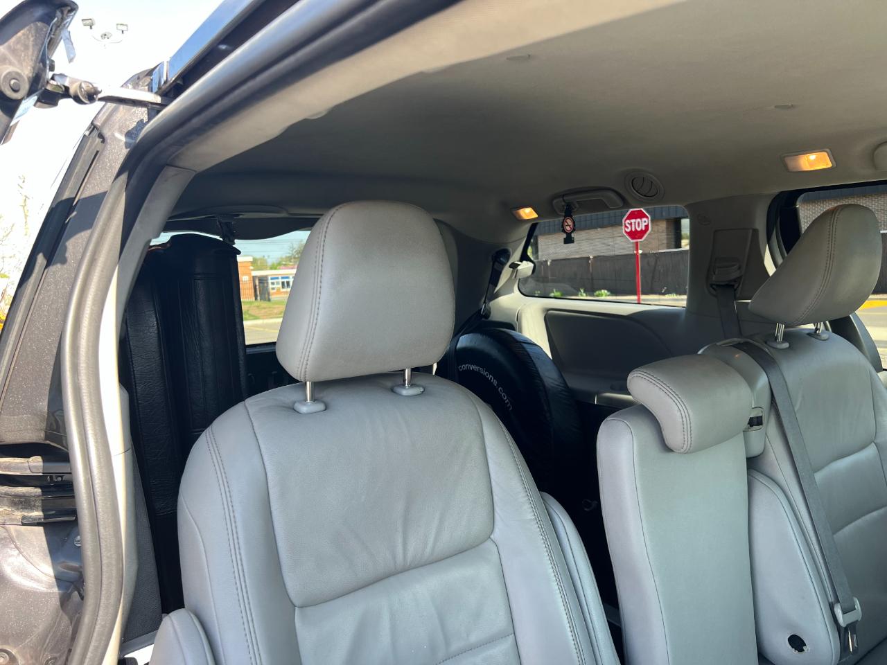 Toyota Sienna LE 7-Passenger Mobility 2020